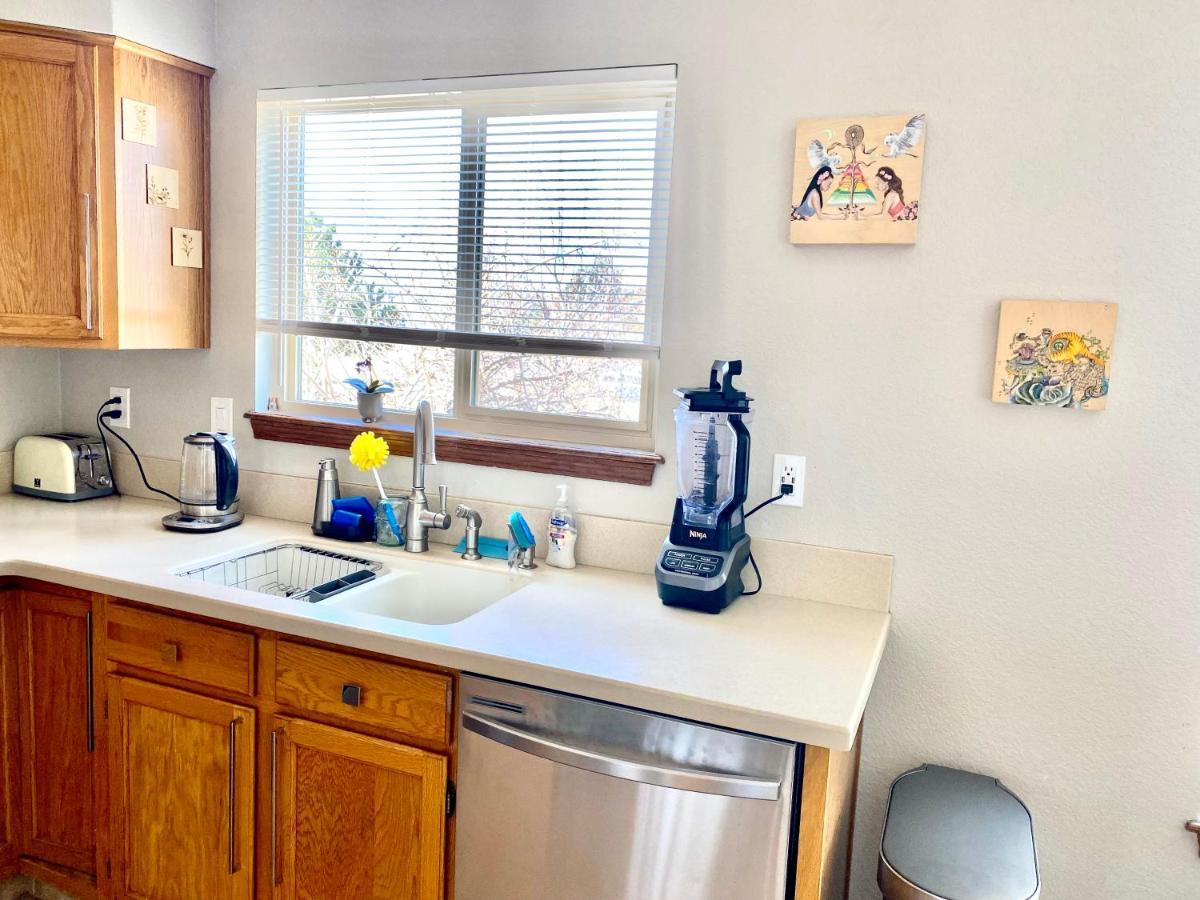 Artsy Home Close To Usafa With Fireplace And Patio Colorado Springs Eksteriør billede