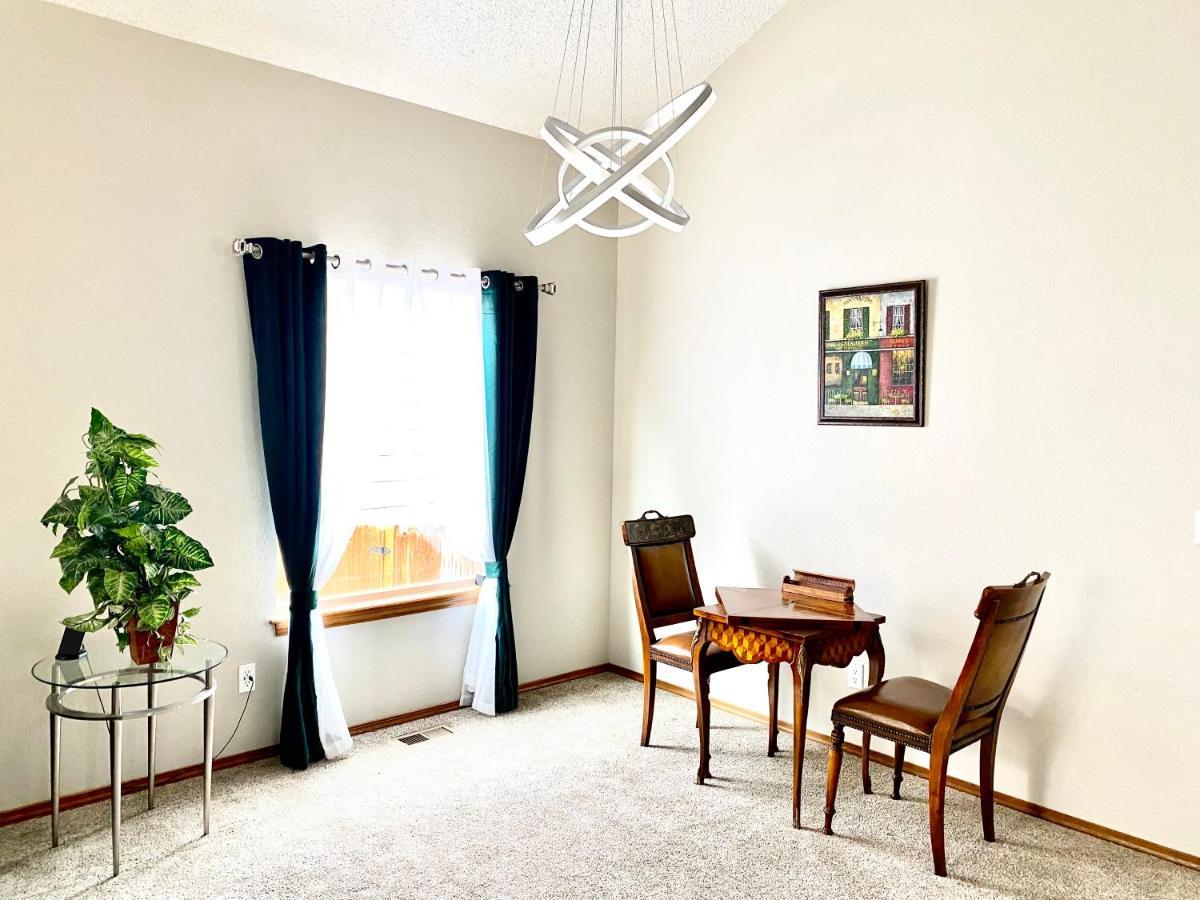 Artsy Home Close To Usafa With Fireplace And Patio Colorado Springs Eksteriør billede