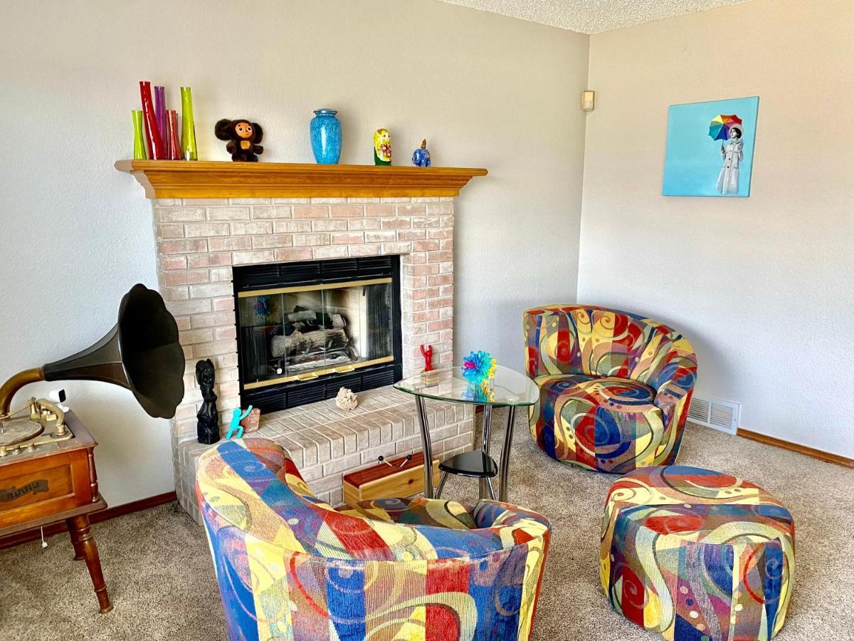 Artsy Home Close To Usafa With Fireplace And Patio Colorado Springs Eksteriør billede
