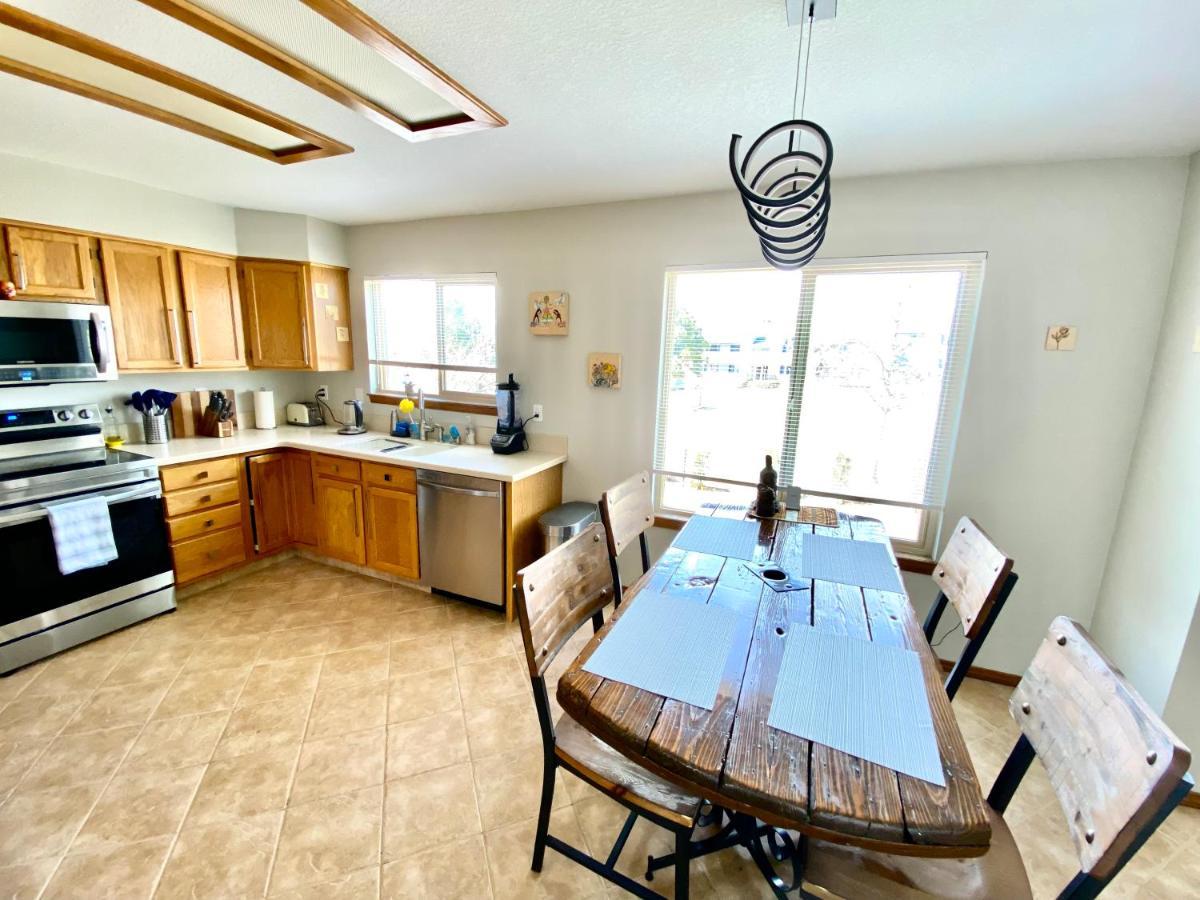 Artsy Home Close To Usafa With Fireplace And Patio Colorado Springs Eksteriør billede
